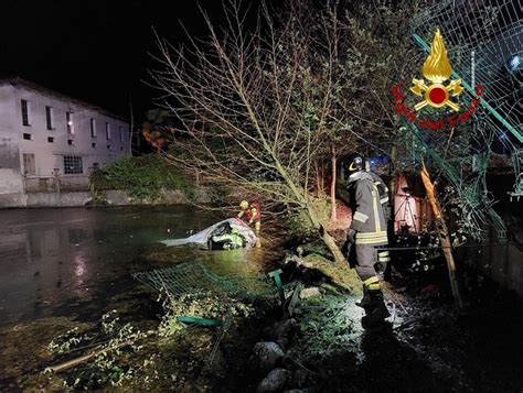 incidente stradale porcia|Pordenone, coppia in auto finisce nel lago: morto un。